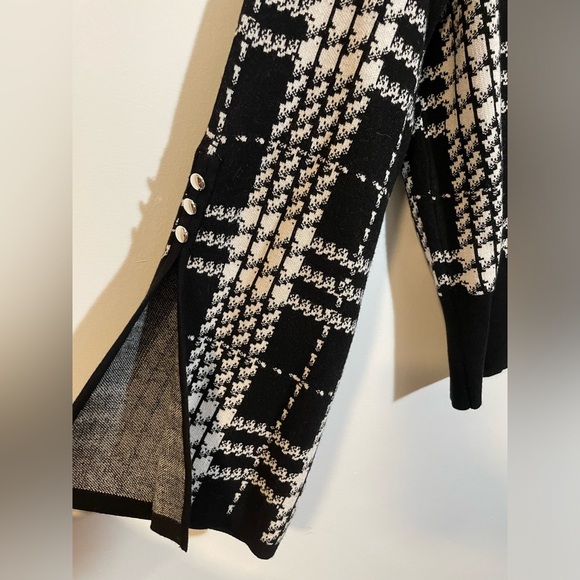 New York & Company Black &White Window Pane Open Bell Sleeve Sweater Size Large - Picture 3 of 11